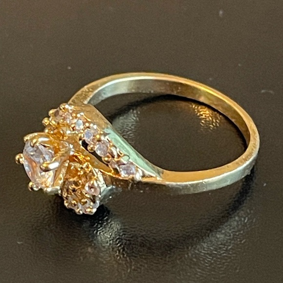 18k gold plated Austrian crystal ring - Picture 3 of 9